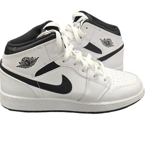 Nike Air Jordan size 6y Mid White/Black-White-Black